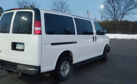 2016 10 Passenger Van - Chevy Express - Road-trip in comfort!