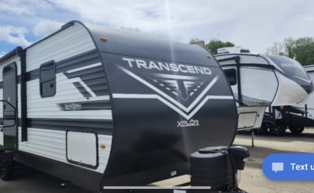 31’ Travel Trailer Sleeps 6