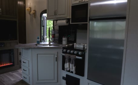 32’ BHS Cougar (Delivery Only)