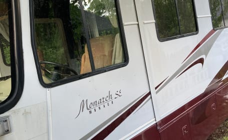 Monaco Monarch SE Driving RV 30ft