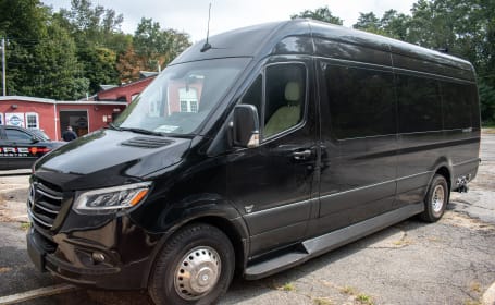 2023 Ultimate Toys Ultimate Coach