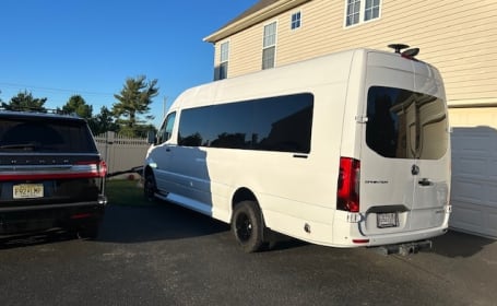 New Mercedes AWD Sprinter-Business Class