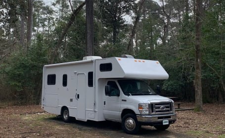 Family Friendly All-In-One Camper - 2016 Thor Four Winds Majestic
