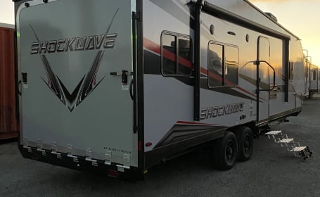 2021 FOREST RIVER SHOCKWAVE MX 25rqmx Sleeps 8! 