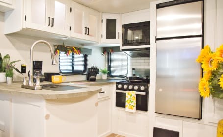 Roomy, Private & Perfect For The Weekend or Week!