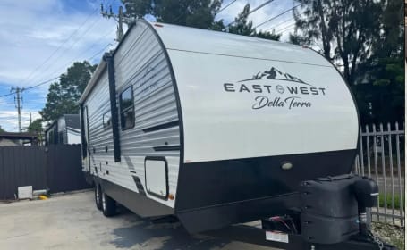 Modern & Spacious RV