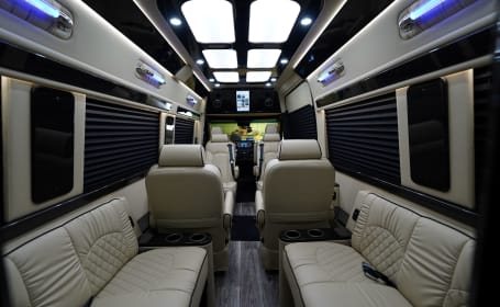 2023 Ultimate Toys Ultimate Coach