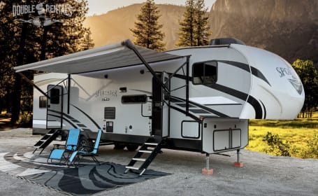 SPORTSTER Toy Hauler with 2 Queen Beds, U-Shaped Dinette & Sofa