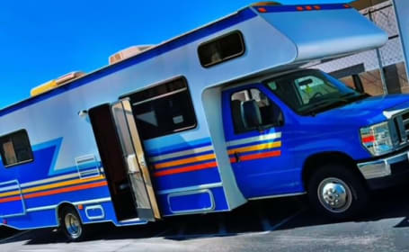 30Ft Thor Majestic Class C RV with Everything Included