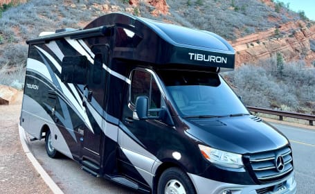 2022 Top of the Line Luxury Mercedes Tiburon 24' w full wall slide