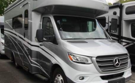 2025 Winnebago Navion View EASY DRIVE!
