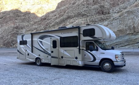2017 Thor Chateau 31' With Full Wall Slide Sleeps 8-10