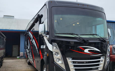 2021 Thor Motor Coach 38KB ($1500/5 night minimum)