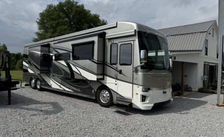 2021 Newmar Dutch Star 4369***Ultra Luxurious***Delivery available***
