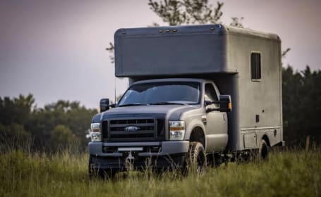 Custom and Cozy Ford F350 4x4 RV