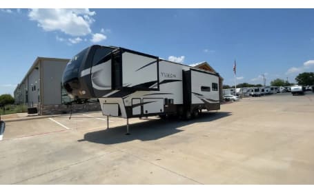 2022 DutchmanYukonFith Wheel  36' (3 ACs)- Full Service - Pickup & Delivery