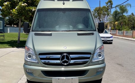Mercedes Sprinter Roadtrek E-trek RV