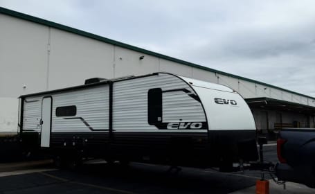 2024 Forest River Evo 33ft