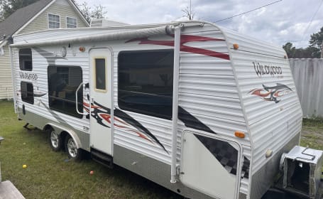 2010 forest River wildwood 28 ft. Toy hauler