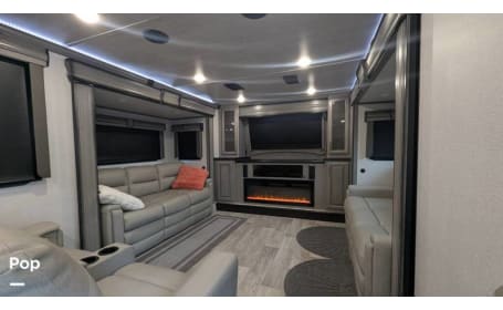 Baymax -   XL Livingroom sleeps 6 -1.5 Bath