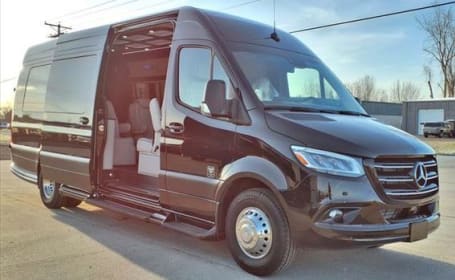 2025 Ultimate Toys Sprinter Coach
