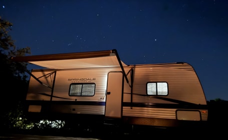 Family-Friendly Adventure Awaits! Light towing, sleeps 8!