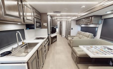 Last minute July 4th Special- Luxury 2022 Georgetown GT7 RV