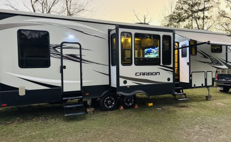 2018 Keystone Carbon 357 Fifth Wheel Toy Hauler