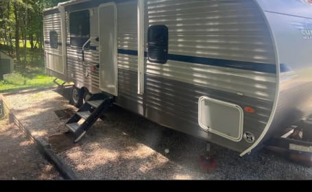 Shasta 25' Classic Adventure Camper – Country Charm Meets Modern Comfort!