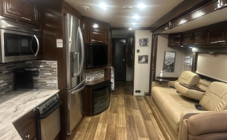 2017 Forest River Georgetown 369DS road ready, 1.5 bath and washer/dryer