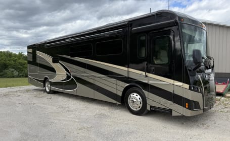 Gianna's 2021 Winnebago Forza 38W Diesel 2 Full Bathrooms