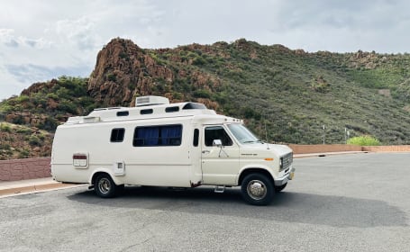 Hi, I’m Dory! 1987 Travelcraft Camper for Road Trips + Chill Escapes