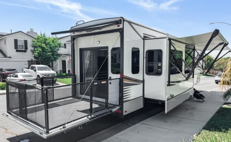 2023 Durango Gold 382 5th wheel w/Patio