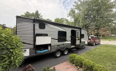 2021 jayco 29 ft. Bunks. Under 5000 lbs.