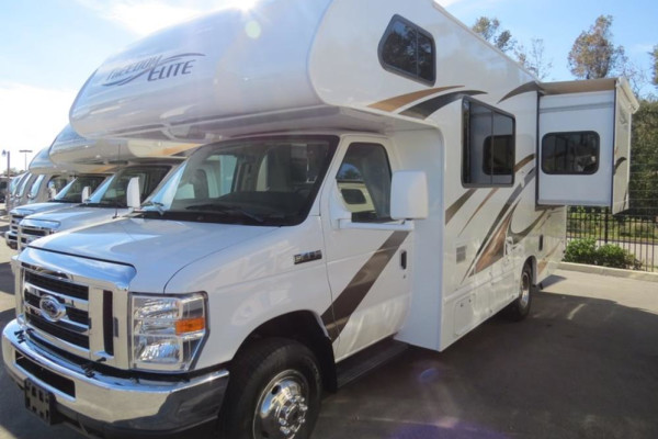 2017 Thor Motor Coach Freedom Elite