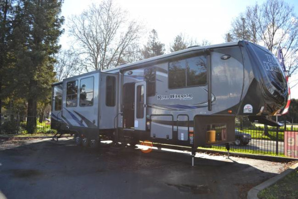 2015 Heartland Road Warrior 410