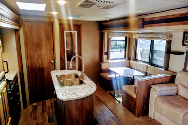2017 Keystone Cougar Luxury Condo On Wheels!
