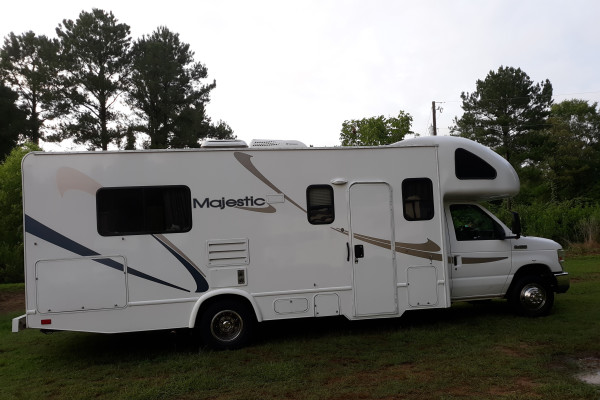 2011 Thor Motor Coach Four Winds Majestic