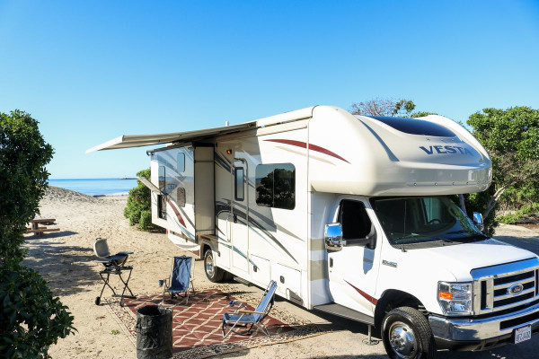 32' 2017 Glamping Vesta with AC, bunkbeds, WiFi, 5 TV's and auto-levelers