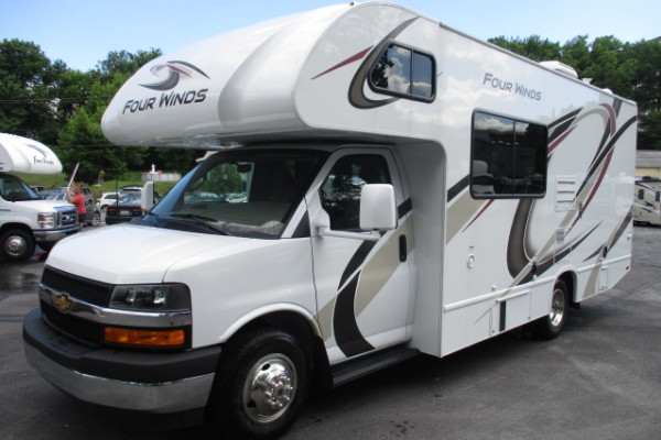 2021 25' Thor Motor Coach Four Winds 23U