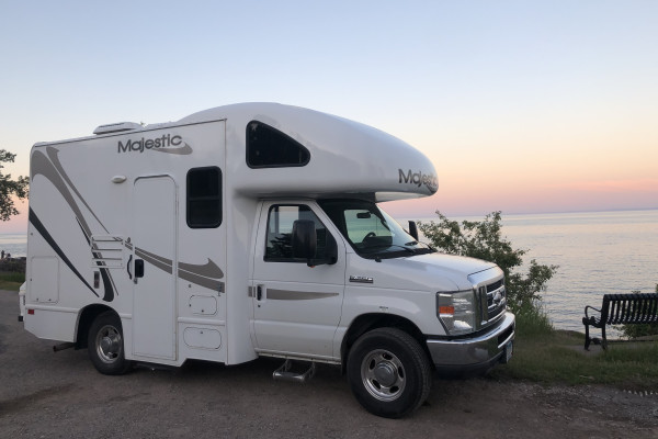 2011 Thor Motor Coach Four Winds Majestic 19G