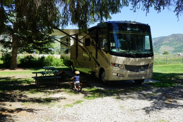 Enzo: New, 2 full bath, washer/dryer, 6 Beds sleeps 8-10