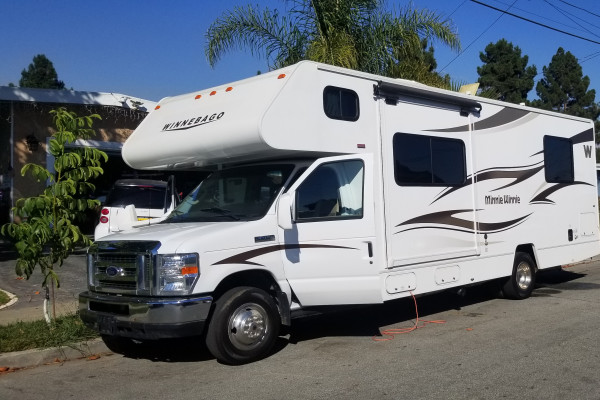 2015 Winnebago Minnie Winnie 27q