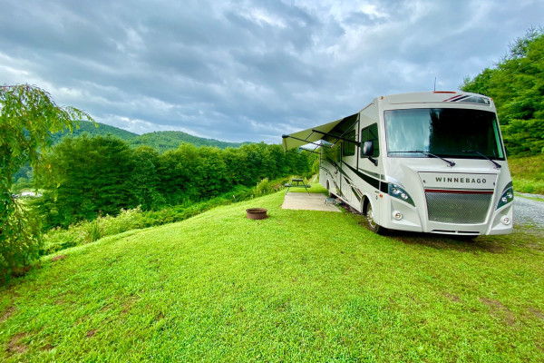 Wanderlust Winnebago (Pearl)