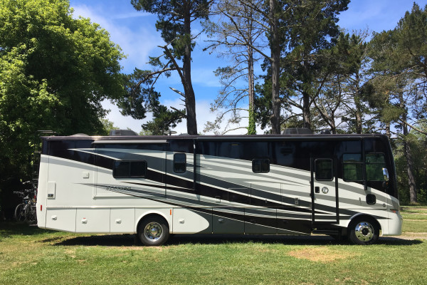 2017 Luxury Tiffin Allegro