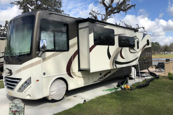 2018 Thor Motor Coach Hurricane
