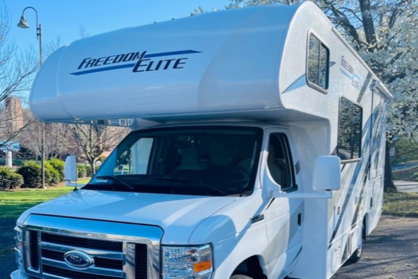 2021 Thor Motor Coach Freedom Elite