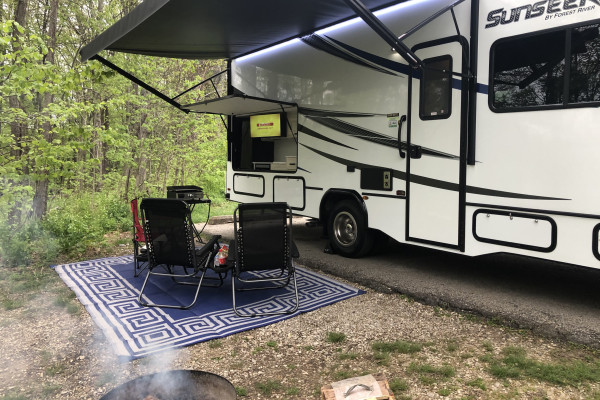 2021 Forest River Sunseeker with OUTDOOR KITCHEN and TV. 