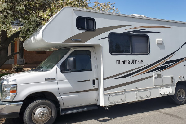 2017 Winnebago Minnie Winnie - super clean & fun, sleeps 6, 4+ days