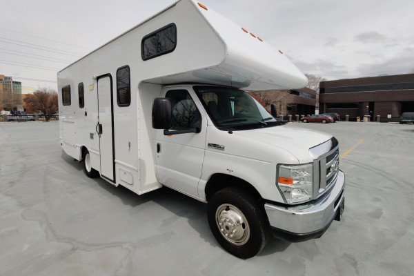 Clean and Cozy 2017 Thor Majestic